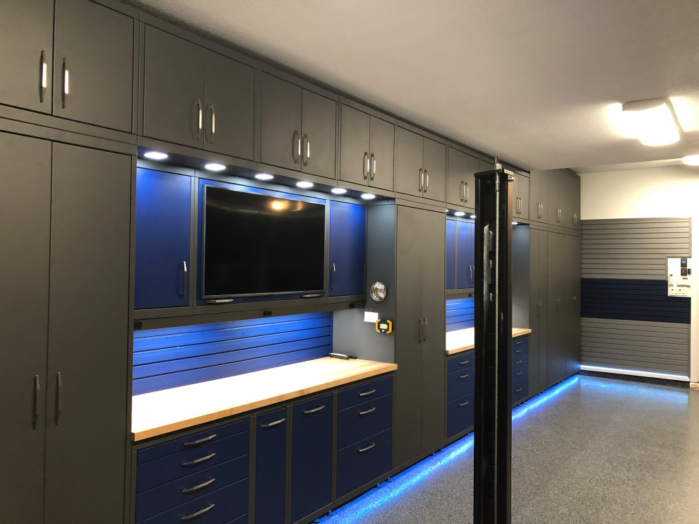 Mid-sized minimalist attached three-car garage photo in Dallas