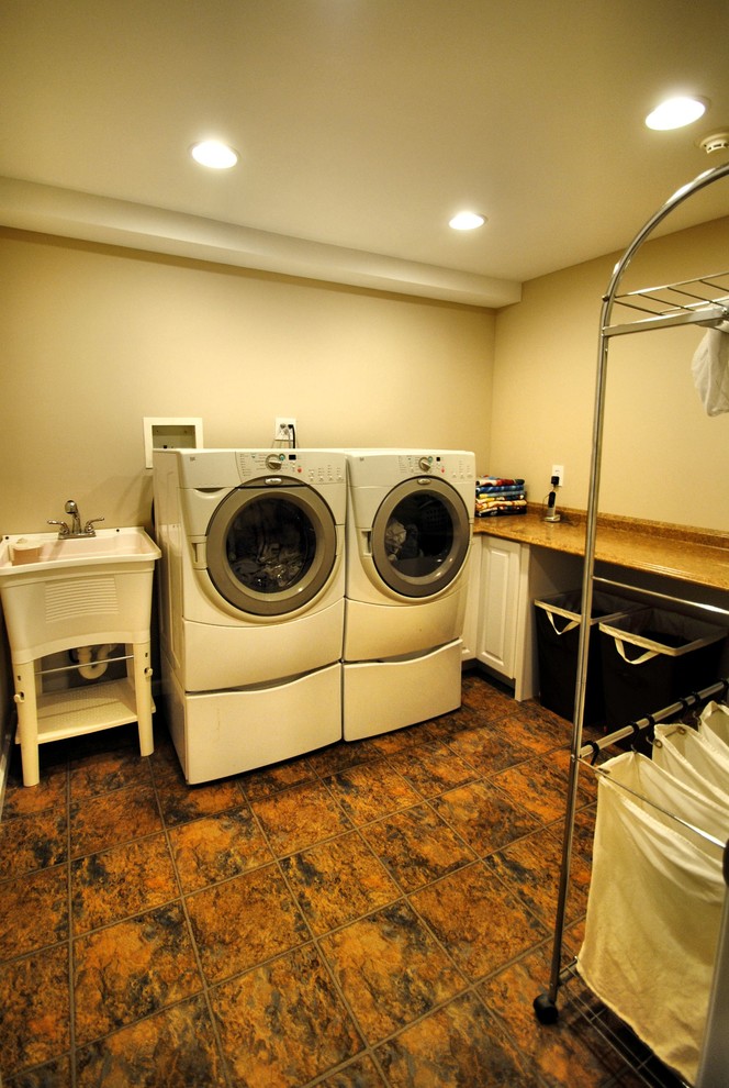 Design ideas for a mid-sized traditional laundry room in New York with beige walls and vinyl floors.