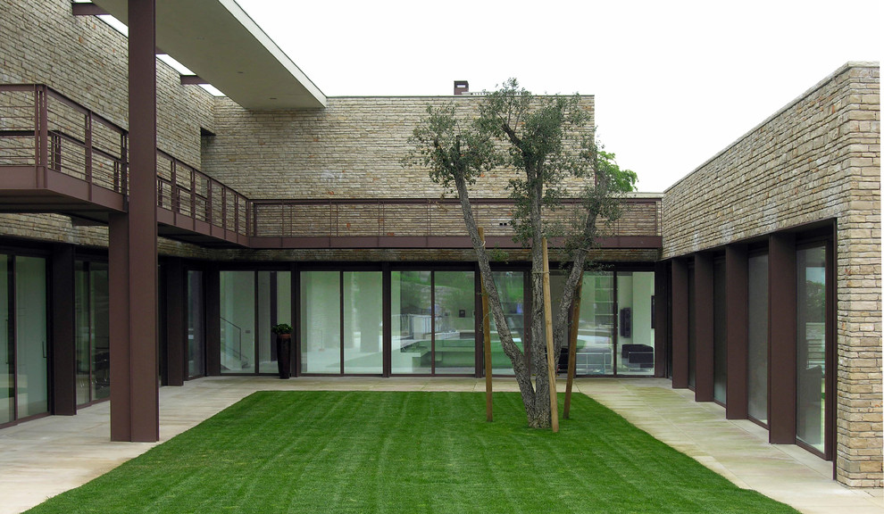 Photo of a contemporary courtyard patio in Milan with no cover.