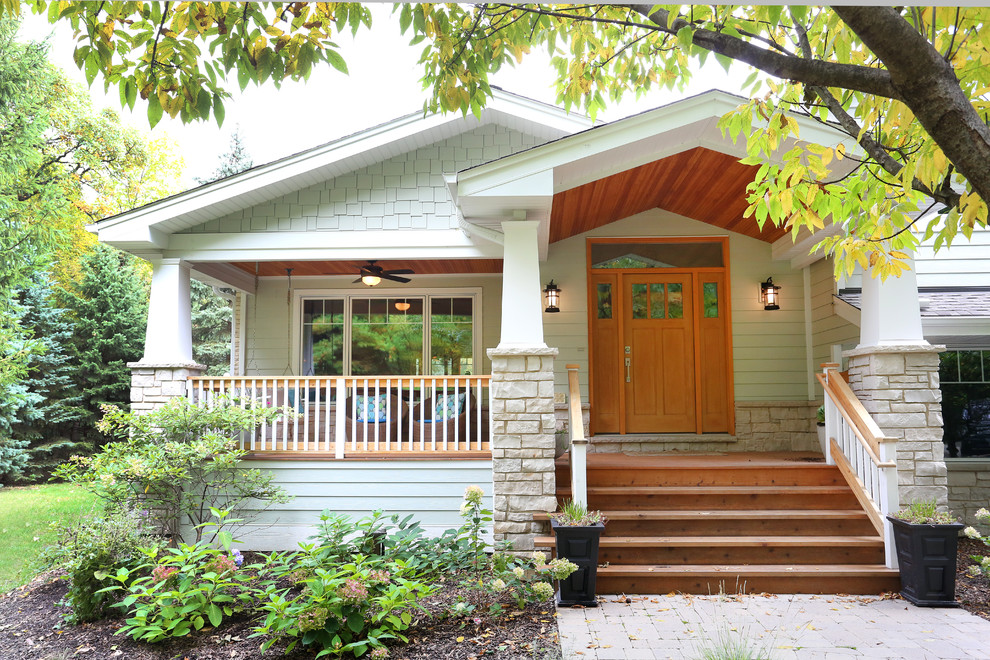 This is an example of a large arts and crafts exterior in Chicago.