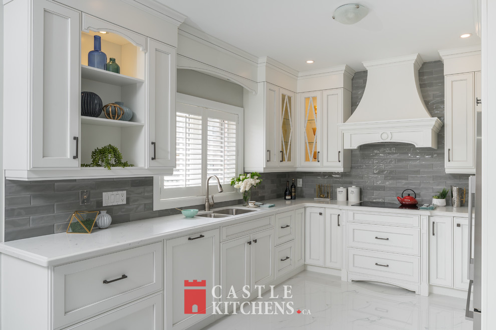 Home design - transitional home design idea in Toronto