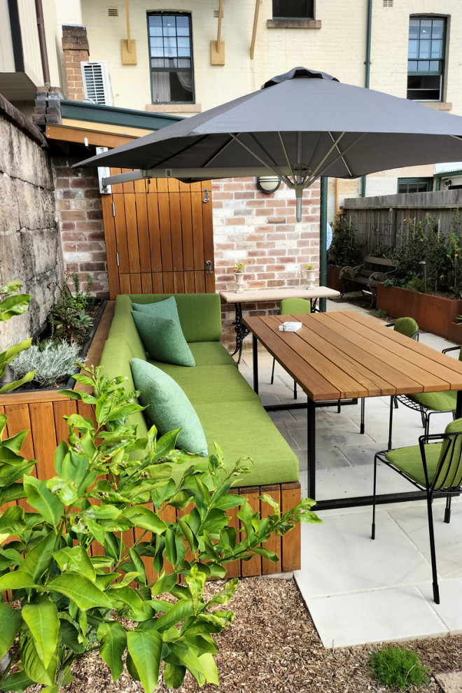 Inspiration for a contemporary patio in Sydney.