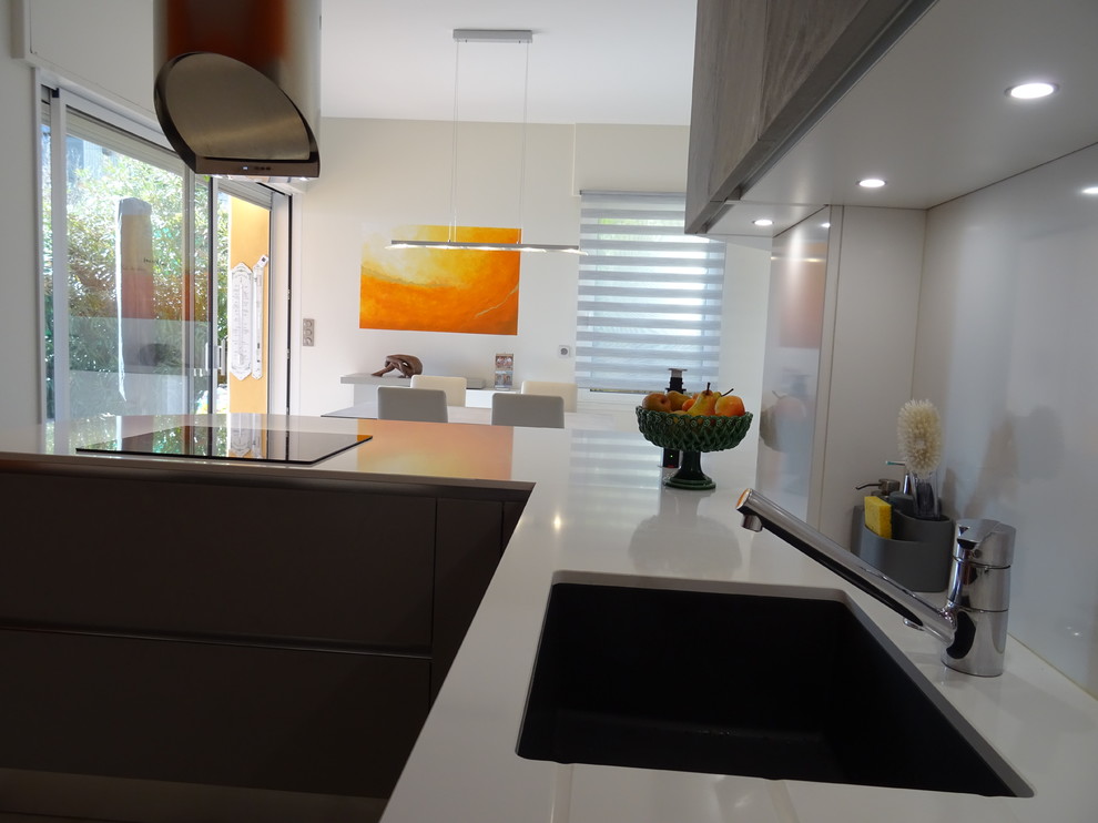 Design ideas for a large modern u-shaped eat-in kitchen in Marseille with an integrated sink, beaded inset cabinets, grey cabinets, quartzite benchtops, white splashback, stainless steel appliances, ceramic floors, a peninsula, brown floor and white benchtop.