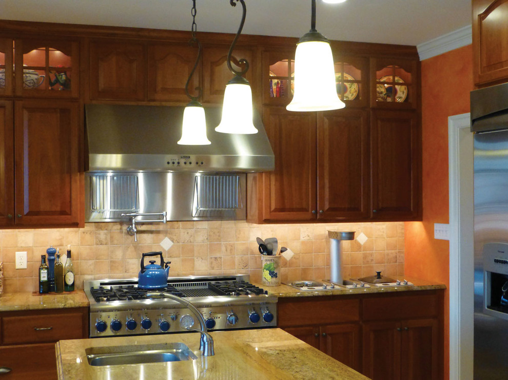 Transitional kitchen photo in Richmond
