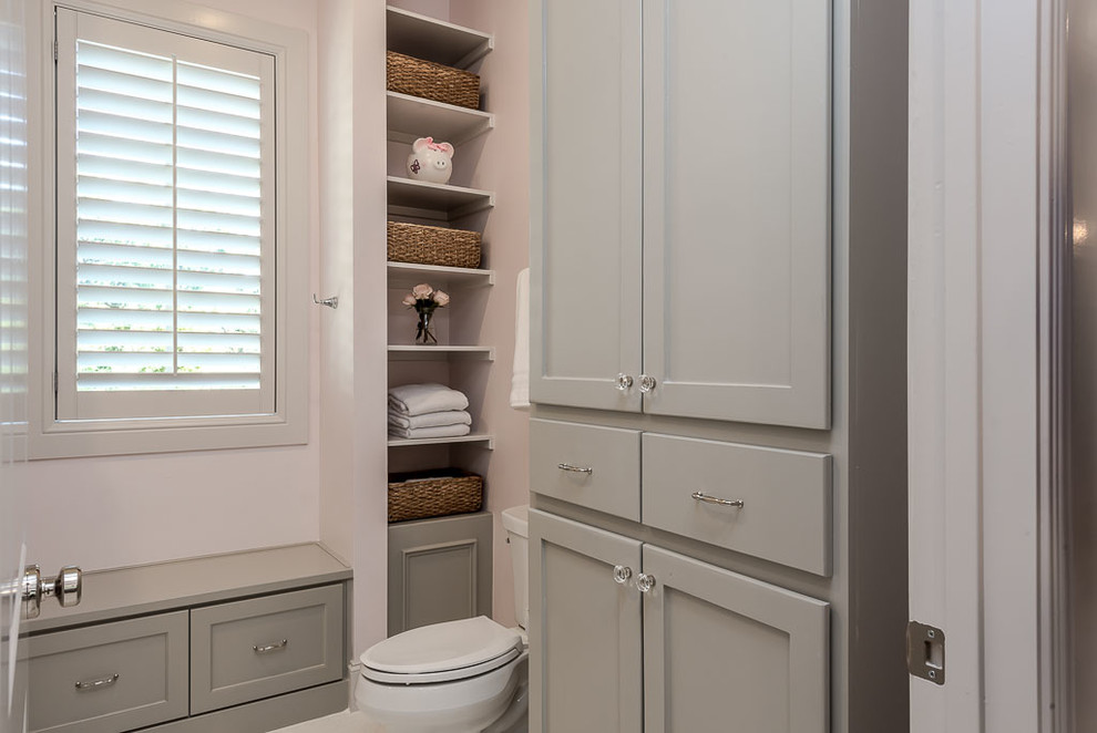 Inspiration for a transitional home design remodel in Austin