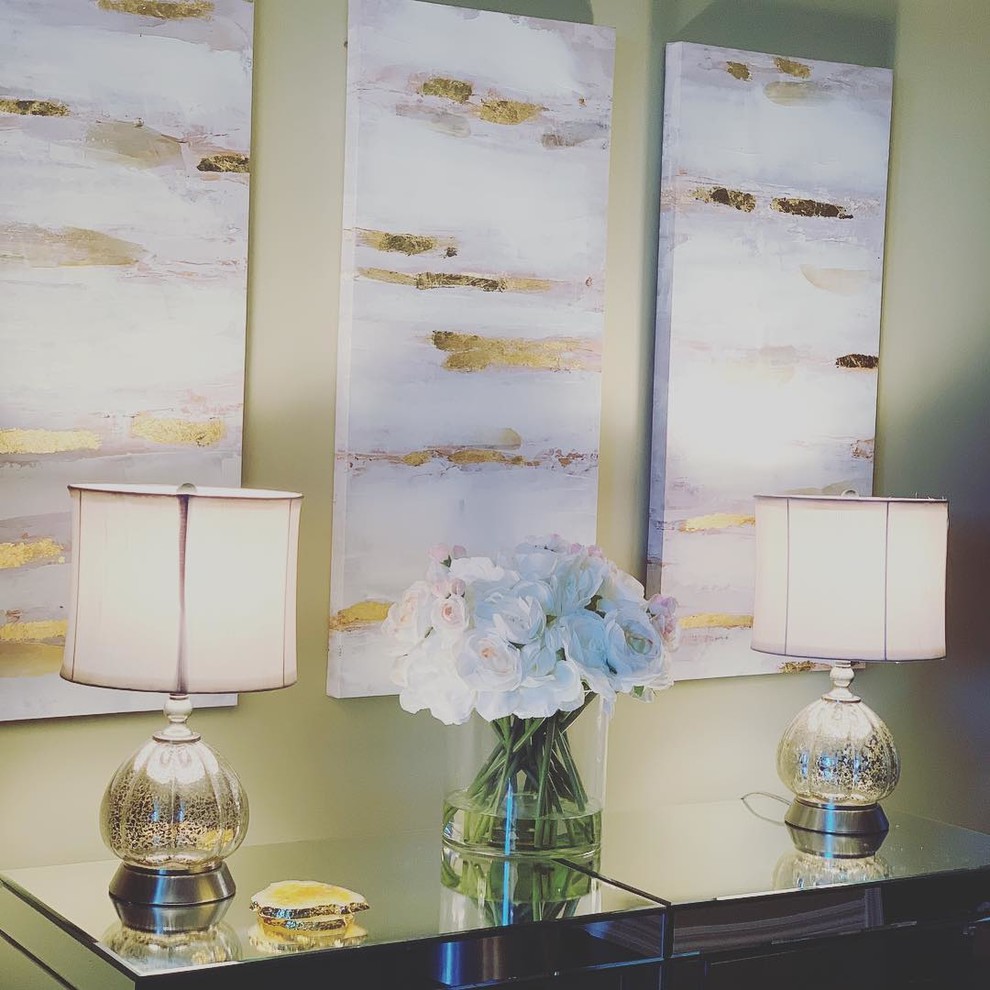 Transitional home design photo in Toronto
