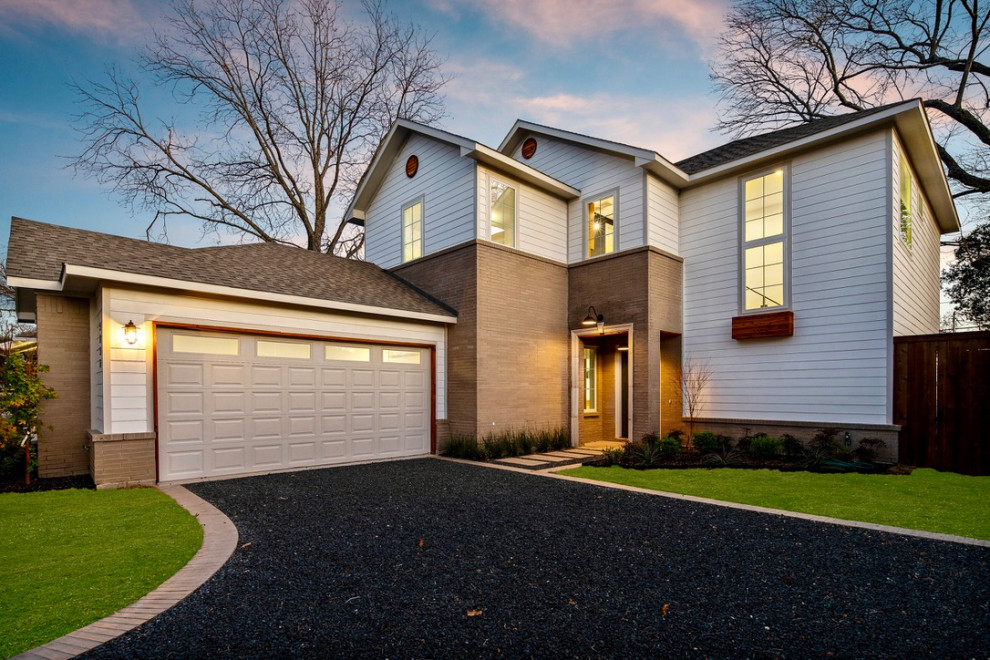 Transitional home design photo in Dallas