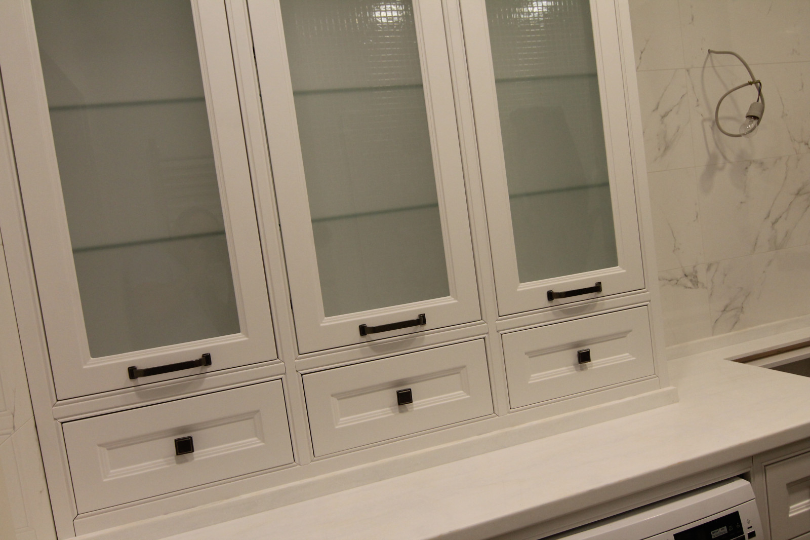 Дверь в ванную: нюансы выбора и установки