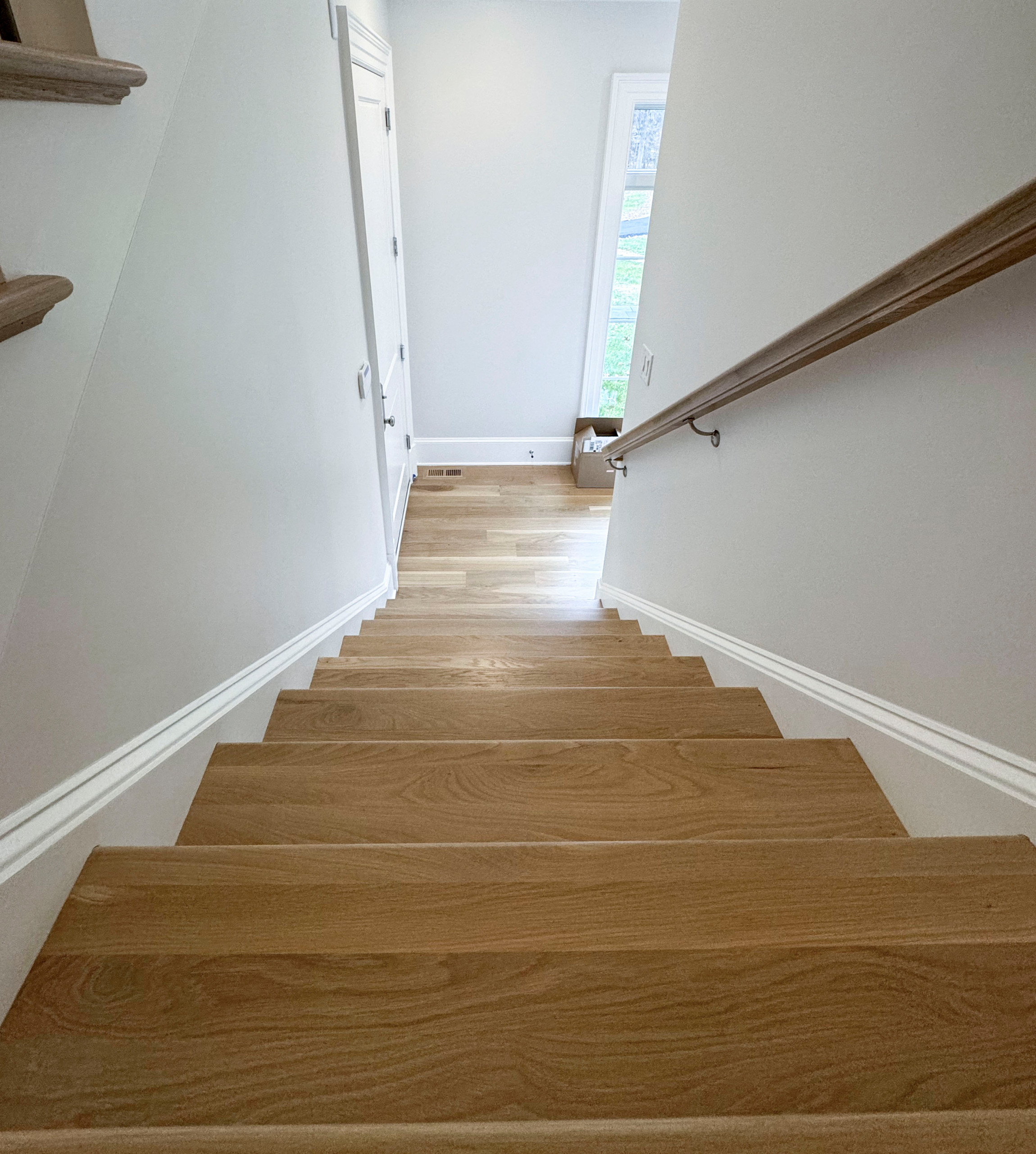 116_Elegant & Eye-catching Curved Staircase, Leesburg VA 20175