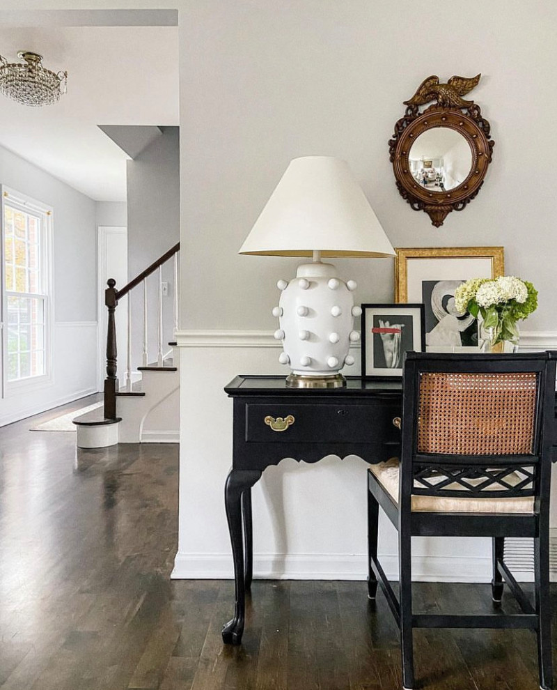 Entryway - transitional entryway idea in Chicago