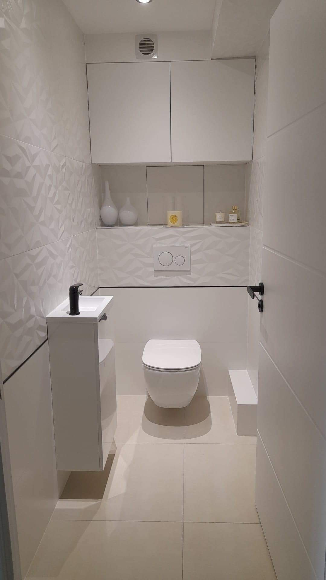 SALLE DE BAIN BLACHE ET NOIRE