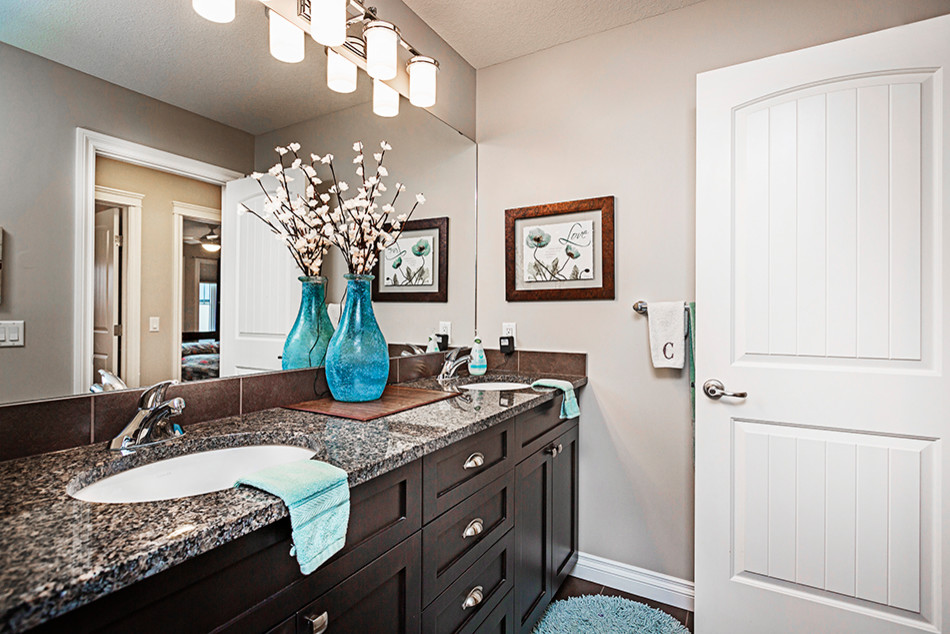 Example of a transitional home design design in Edmonton