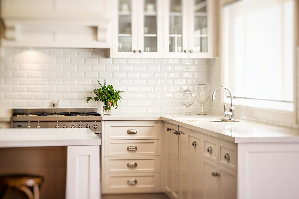 Inspiration for a transitional kitchen in Hobart.