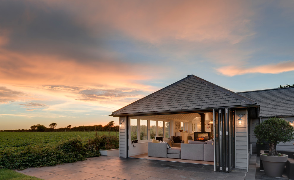 Design ideas for a contemporary one-storey exterior in Devon.