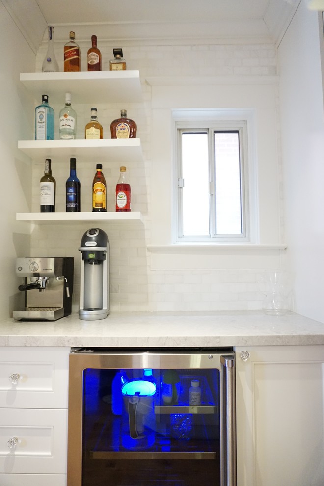 Home design - transitional home design idea in Toronto