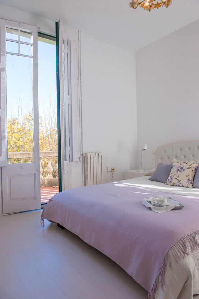 This is an example of a transitional bedroom in Barcelona.