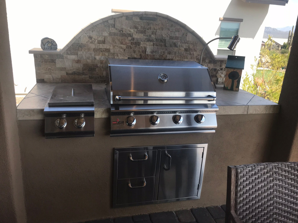 Inspiration for a mid-sized transitional home design remodel in Phoenix