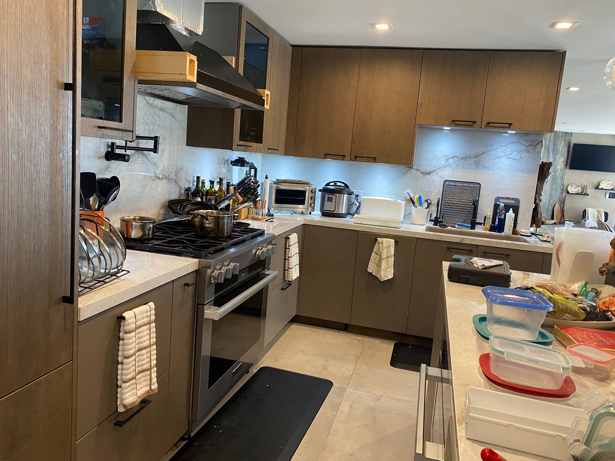 Gore Kitchen, Bathroom, Entertainment, and Back Ends