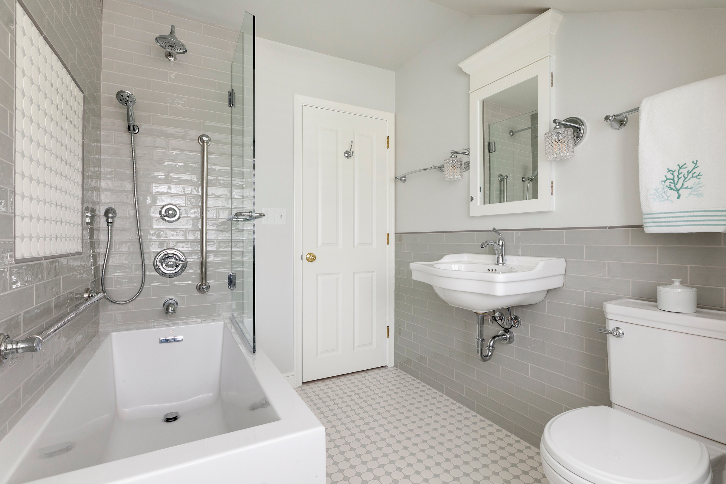 New This Week: 6 Bathrooms That Rock a Shower-Tub Combo