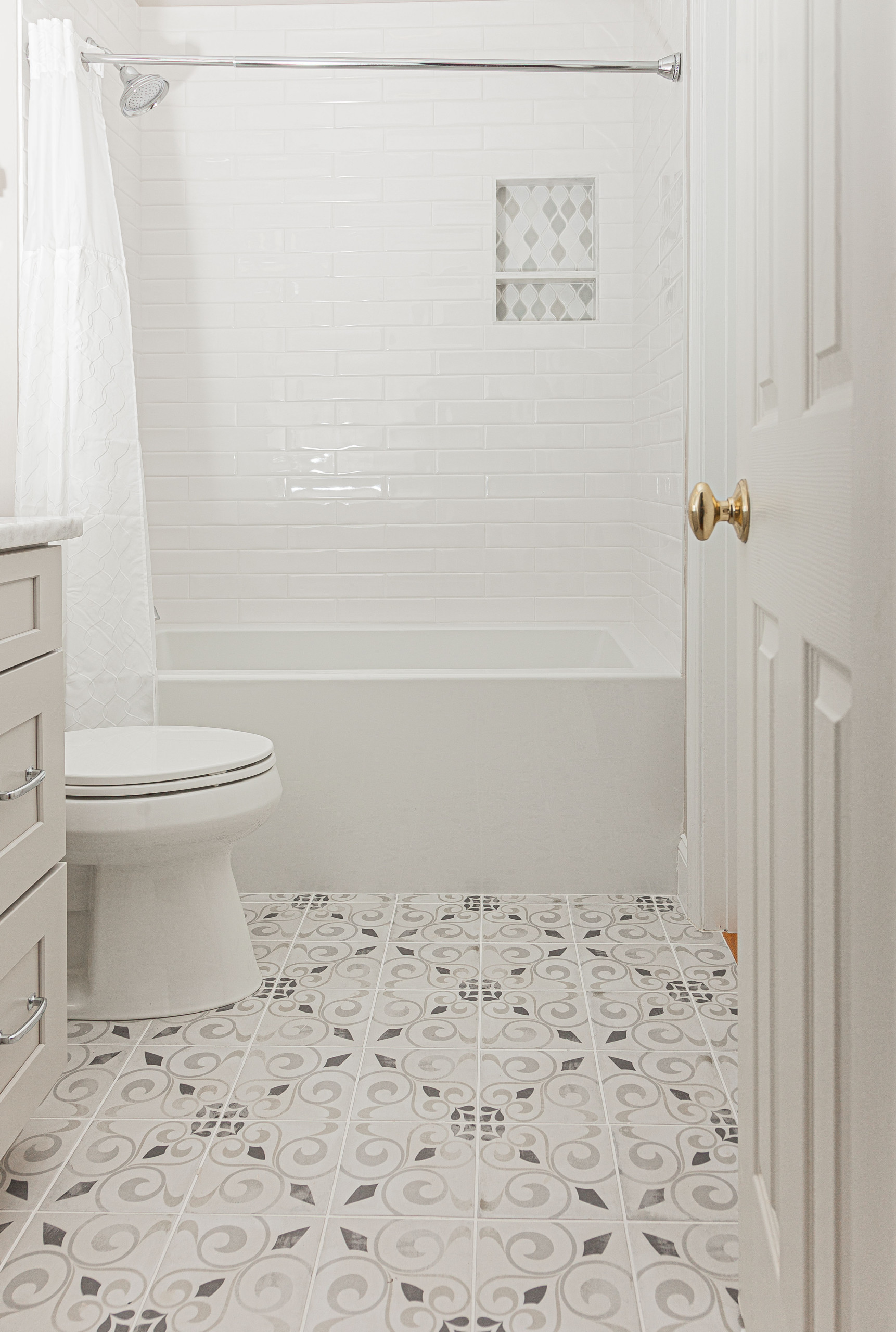 Secondary Bathroom - Photos \u0026 Ideas | Houzz, image size:1722x2560