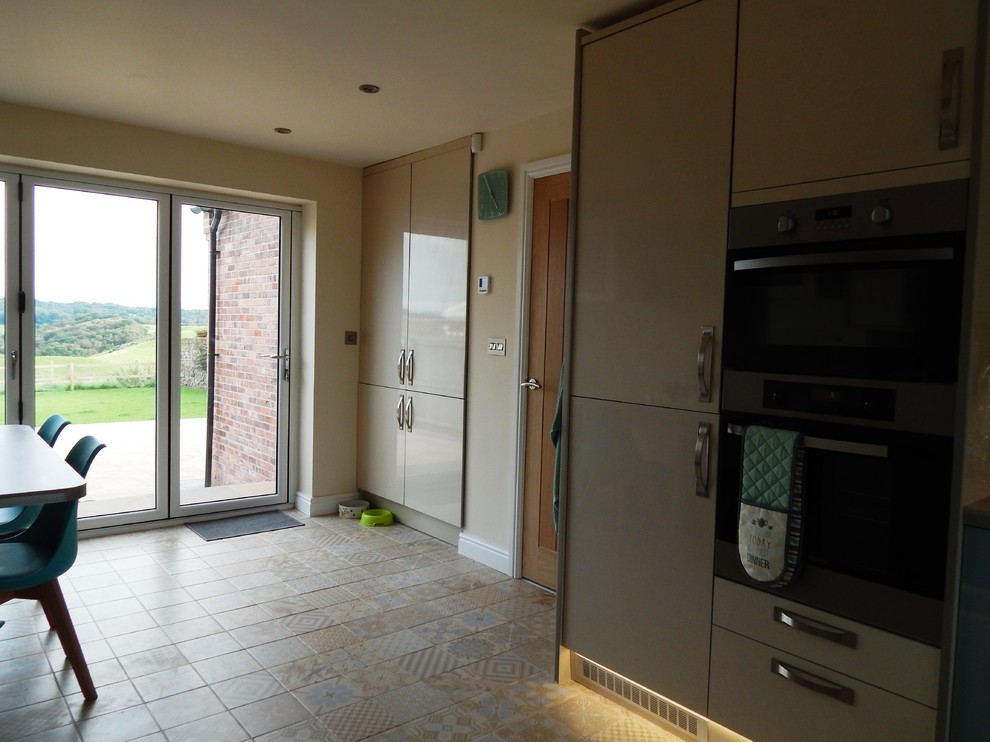 Photo of a contemporary kitchen in West Midlands.