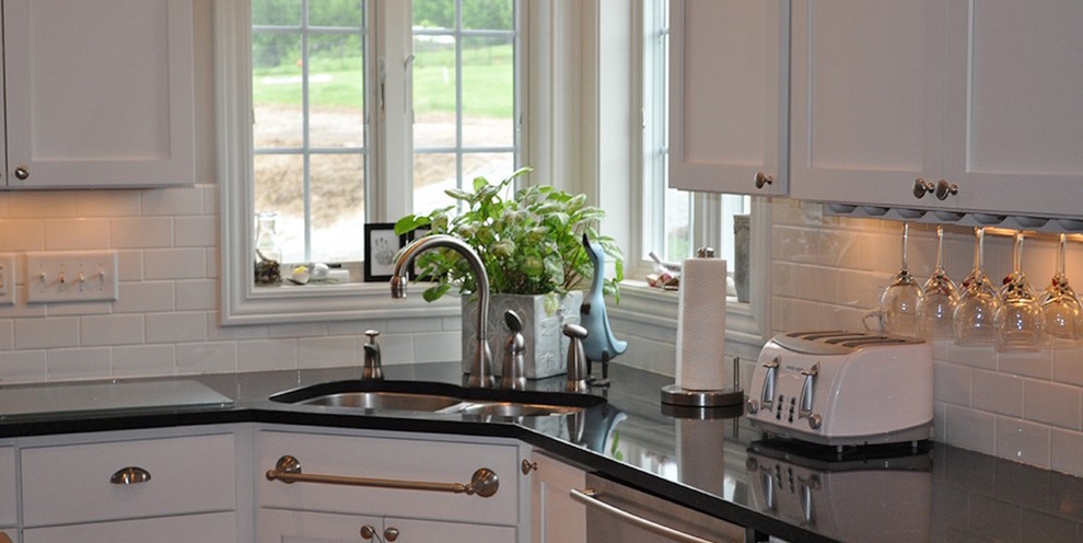 Kitchen - transitional kitchen idea in Cedar Rapids