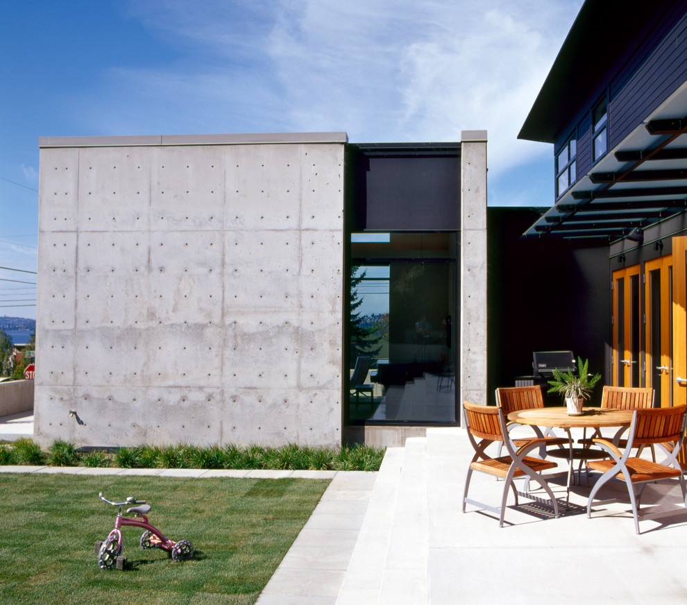 Inspiration for a modern backyard patio in Seattle.