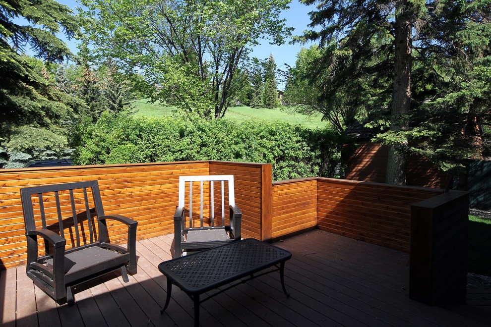 Inspiration for a transitional deck remodel in Calgary