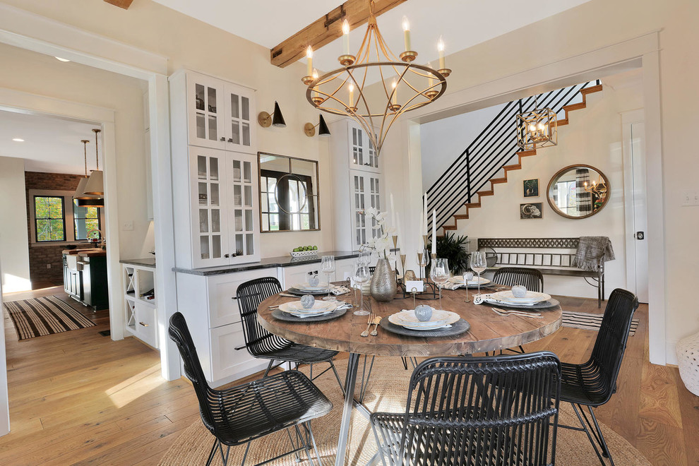 Inspiration for a farmhouse dining room remodel in Richmond