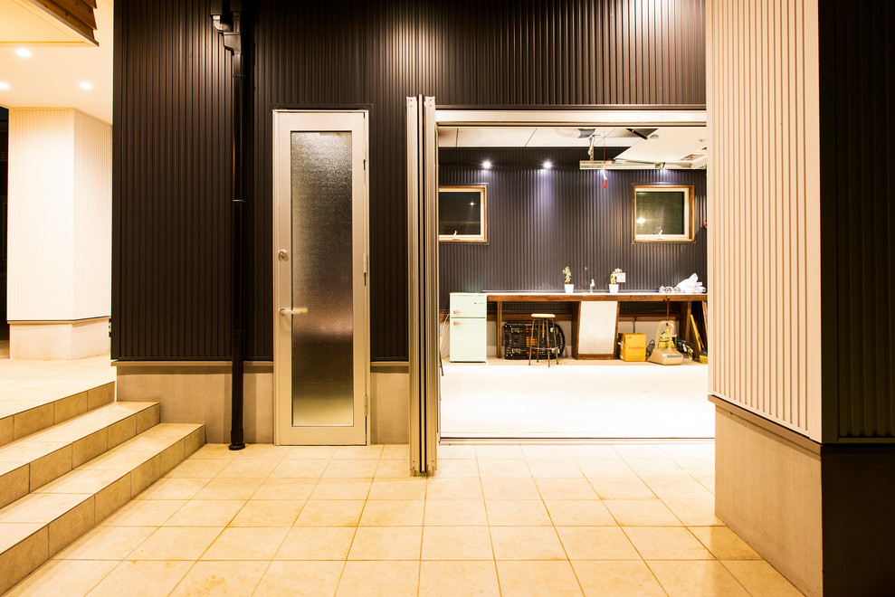 他の地域にあるコンテンポラリースタイルのおしゃれな家の外観の写真