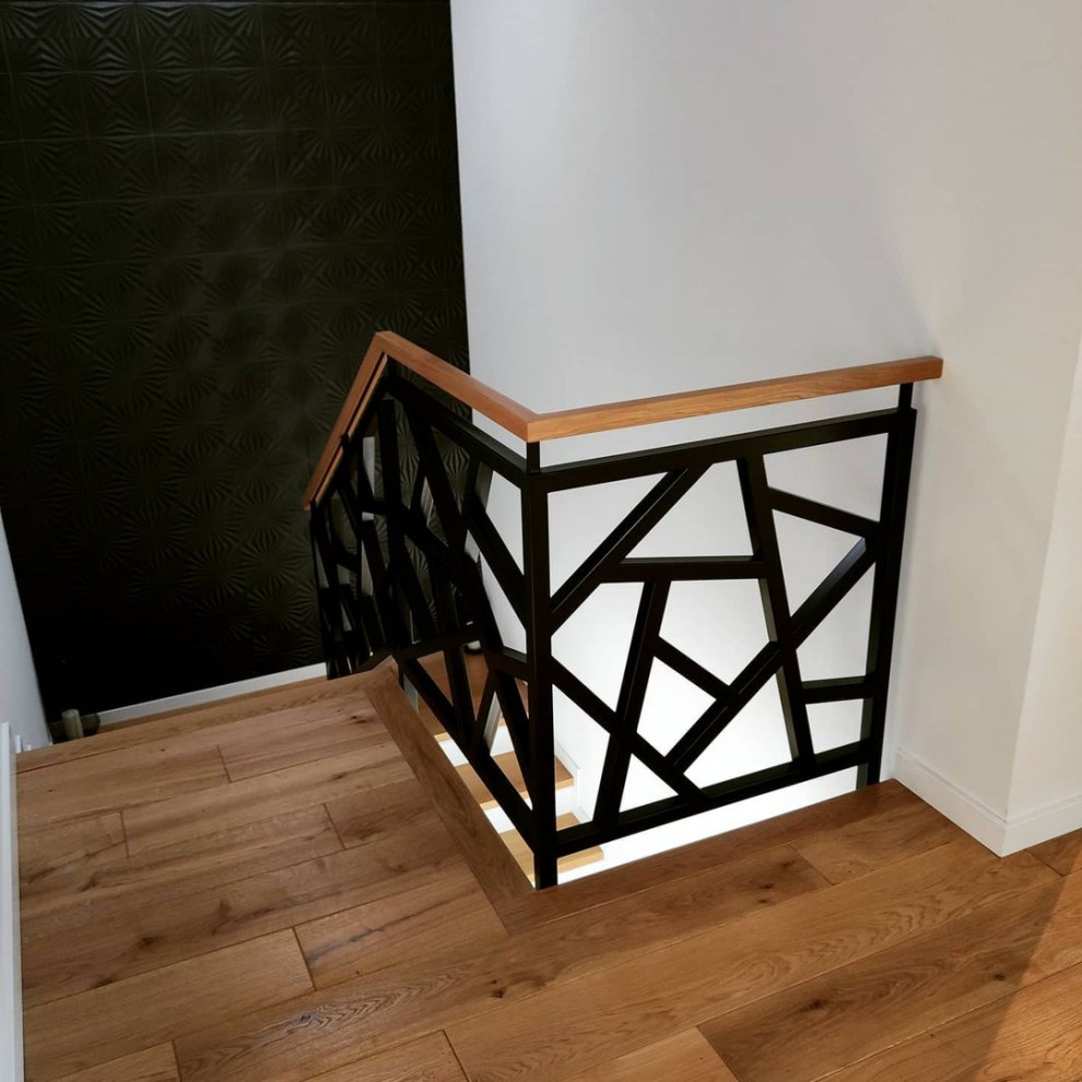 Закрытая 2х маршевая лестница с поворотной площадкой