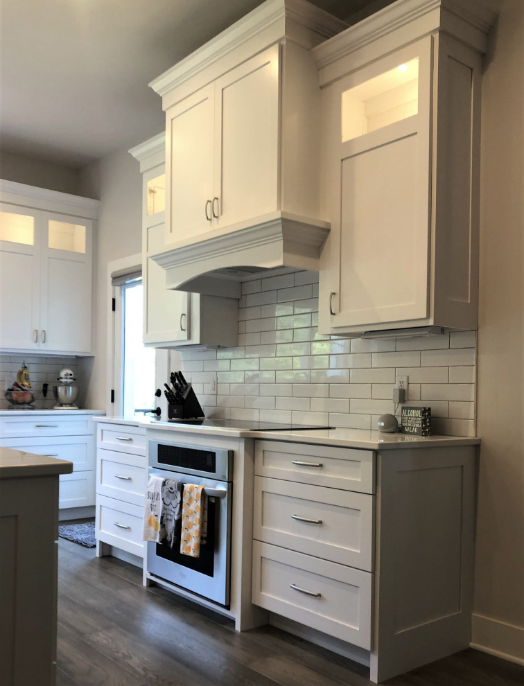 Kitchen - transitional kitchen idea