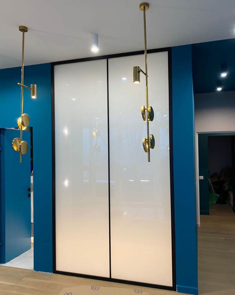 Стекло с переменной прозрачностью для разделения ванной и коридора