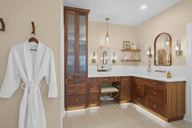 Transitional Bathroom nyklassisk-badrum