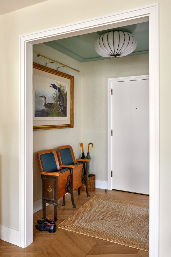 Transitional entryway photo in New York