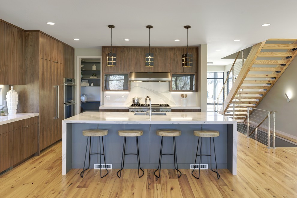 Kitchen - contemporary kitchen idea in Minneapolis