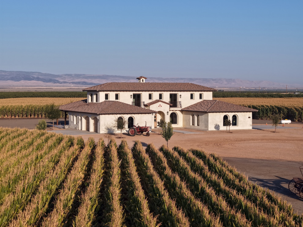 Tuscan Farmhouse Surrounded by Corn | Buttonwillow Countryside