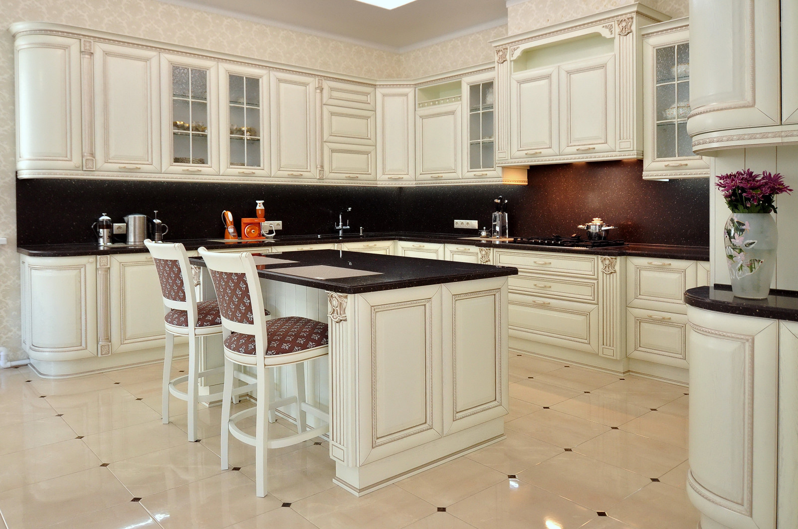 Кухня Алиери с островом