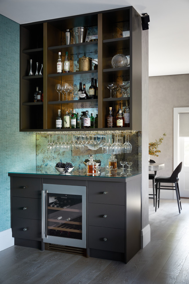This is an example of a contemporary home bar in Sydney.
