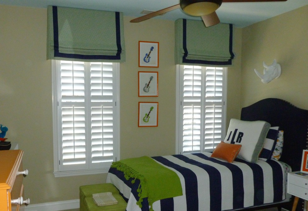 Example of a mid-sized transitional guest carpeted home design design with beige walls