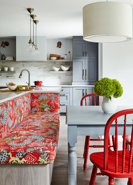 Dramatic Reds Warm a Cool Canadian Kitchen