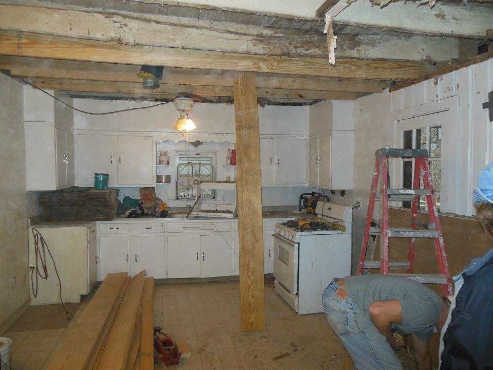 Country kitchen photo in St Louis