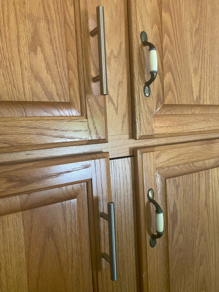 Kitchen hardware for golden oak cabinets