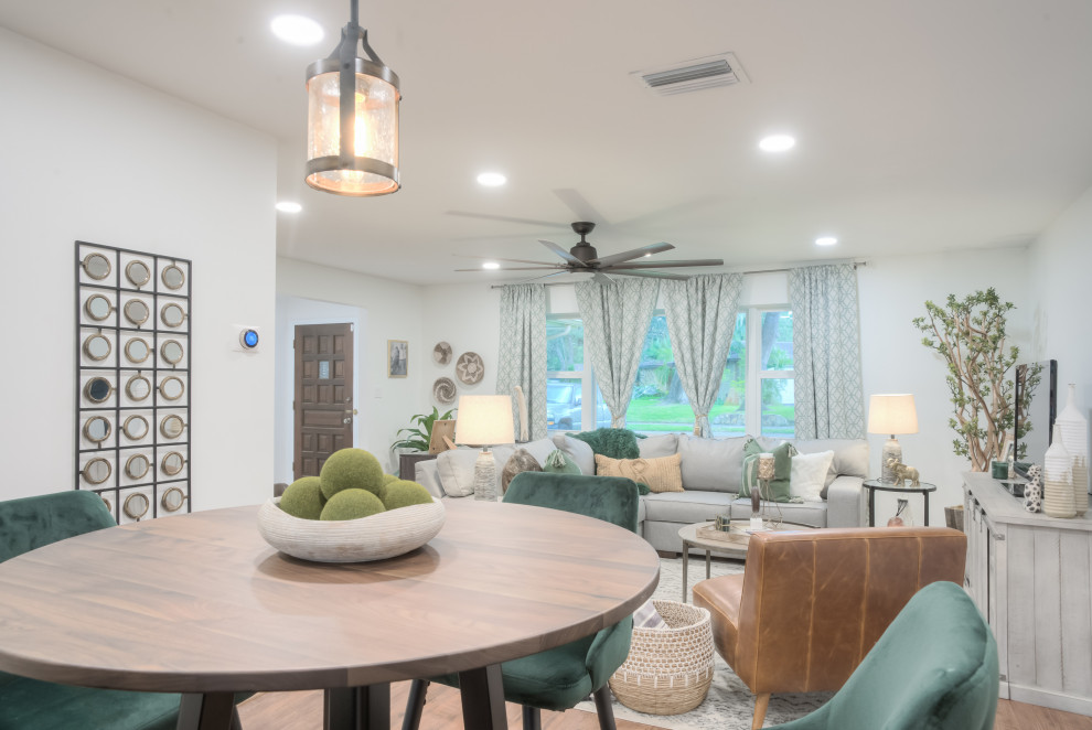 Home design - rustic home design idea in Tampa