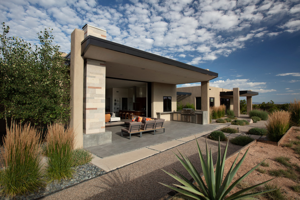 Design ideas for a contemporary exterior in Albuquerque.