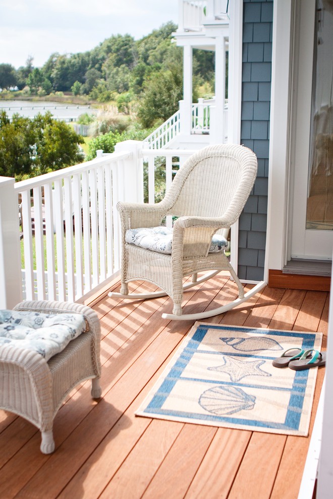 Inspiration for a traditional verandah in Wilmington with decking.
