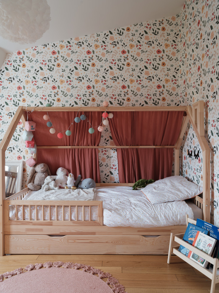 Cette image montre une chambre d'enfant nordique.