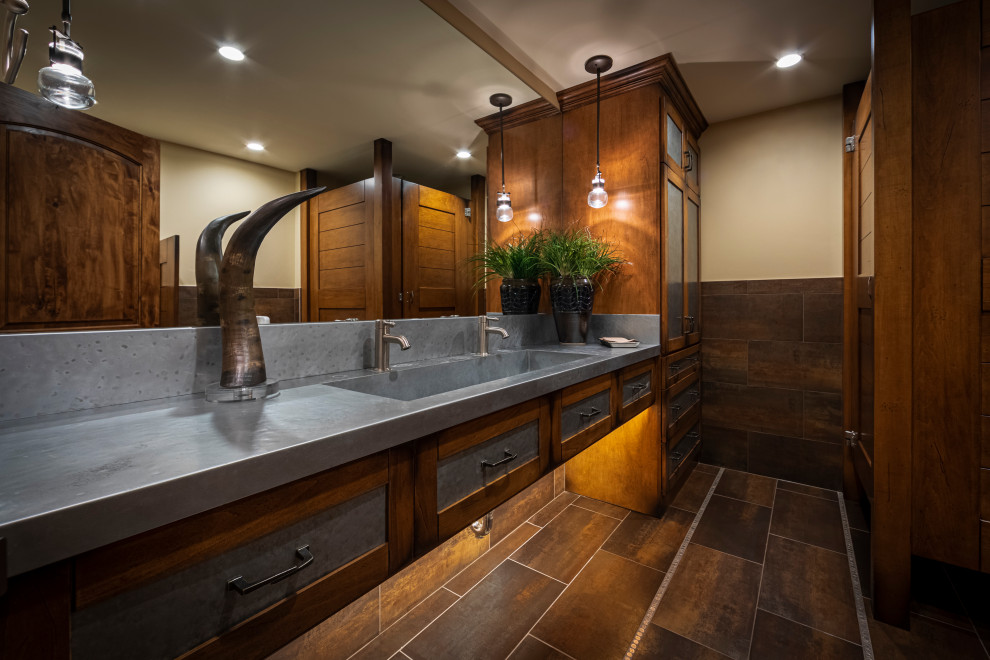 Example of a mountain style home design design in Chicago