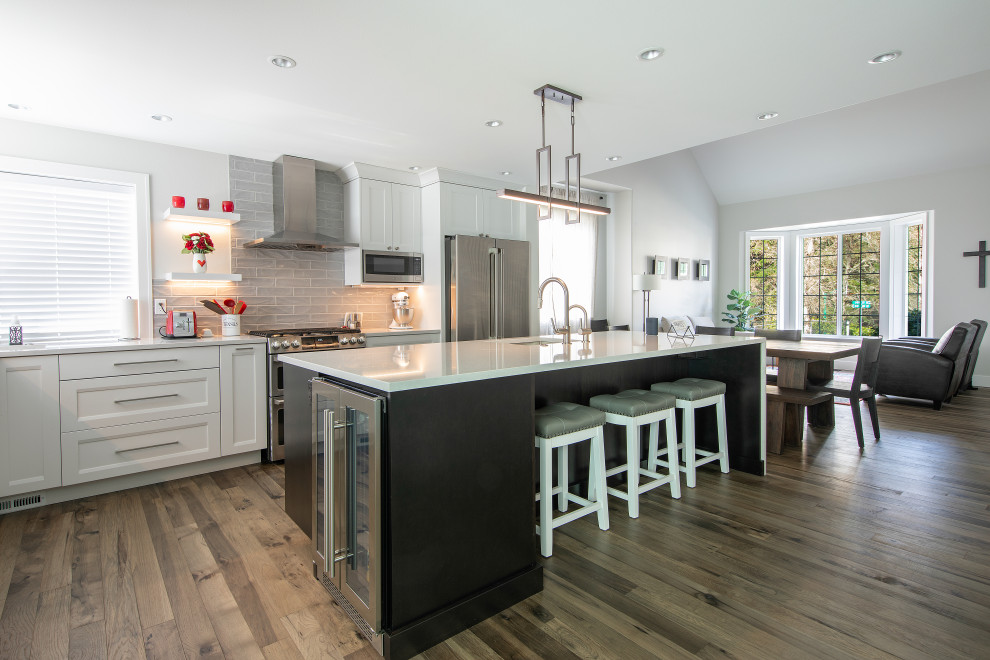 Transitional kitchen photo in Seattle