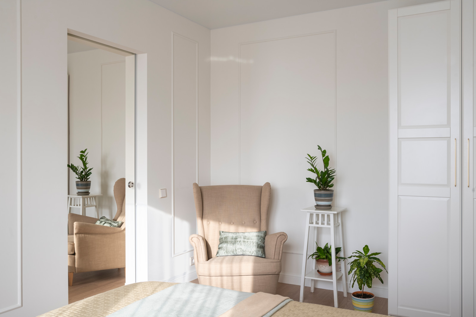 Квартира с акцентами и зеркальной дверью